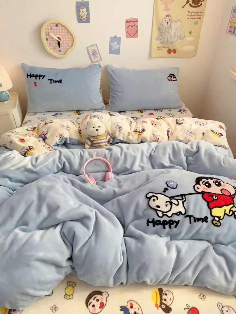 91家纺网 家纺一手货源 找家纺 三元色 2025新款牛奶绒绣花毛巾绣四件套 牛奶绒调皮小新