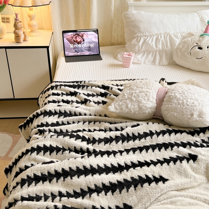 91家纺网 家纺一手货源 找家纺 （总）妖妖家纺 2025新款高克重阳离子羊羔绒保暖双面毛毯