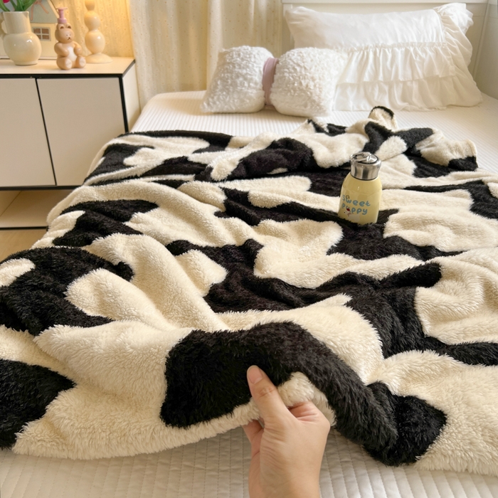 91家纺网 家纺一手货源 找家纺 妖妖家纺 2025新款高克重阳离子羊羔绒保暖双面毛毯 漾花拾波