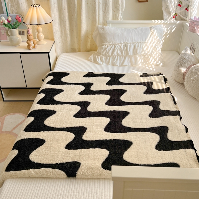 91家纺网 家纺一手货源 找家纺 妖妖家纺 2025新款高克重阳离子羊羔绒保暖双面毛毯 漾花拾波