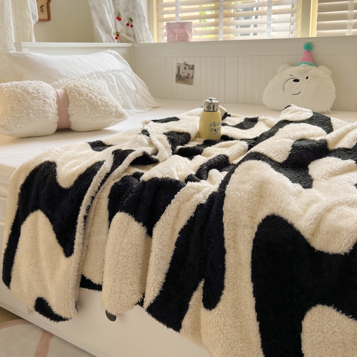 91家纺网 家纺一手货源 找家纺 妖妖家纺 2025新款高克重阳离子羊羔绒保暖双面毛毯 漾花拾波