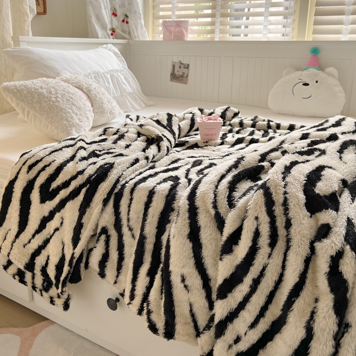 91家纺网 家纺一手货源 找家纺 妖妖家纺 2025新款高克重阳离子羊羔绒保暖双面毛毯 云斑映素