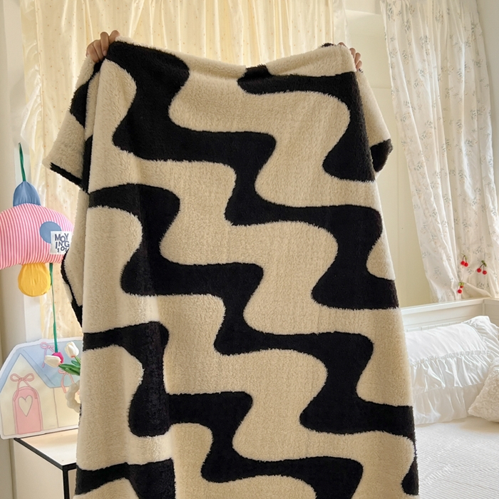 91家纺网 家纺一手货源 找家纺 妖妖家纺 2025新款高克重阳离子羊羔绒保暖双面毛毯 漾花拾波