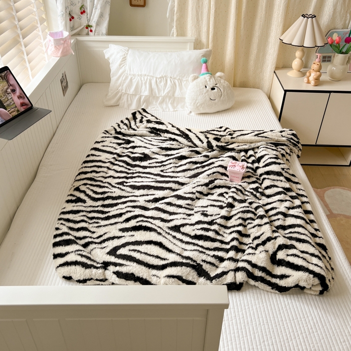 91家纺网 家纺一手货源 找家纺 妖妖家纺 2025新款高克重阳离子羊羔绒保暖双面毛毯 云斑映素