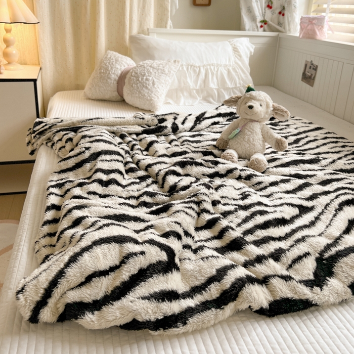 91家纺网 家纺一手货源 找家纺 妖妖家纺 2025新款高克重阳离子羊羔绒保暖双面毛毯 云斑映素