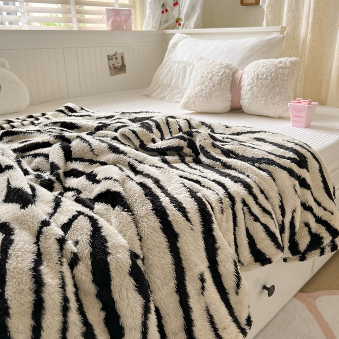 91家纺网 家纺一手货源 找家纺 妖妖家纺 2025新款高克重阳离子羊羔绒保暖双面毛毯 云斑映素