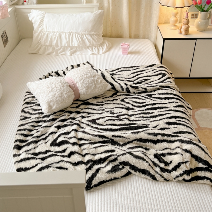 91家纺网 家纺一手货源 找家纺 妖妖家纺 2025新款高克重阳离子羊羔绒保暖双面毛毯 云斑映素