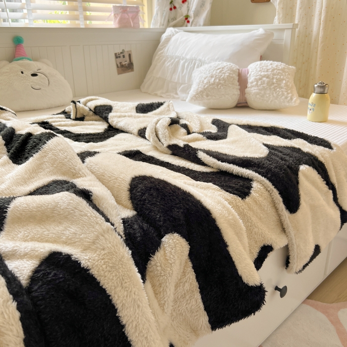 91家纺网 家纺一手货源 找家纺 妖妖家纺 2025新款高克重阳离子羊羔绒保暖双面毛毯 漾花拾波