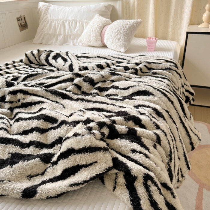 91家纺网 家纺一手货源 找家纺 妖妖家纺 2025新款高克重阳离子羊羔绒保暖双面毛毯 云斑映素