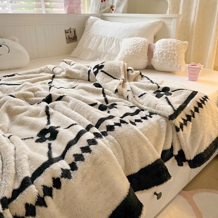 91家纺网 家纺一手货源 找家纺 妖妖家纺 2025新款高克重阳离子羊羔绒保暖双面毛毯 抬花拾趣