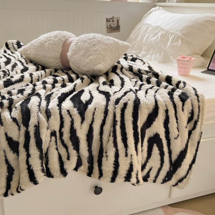 91家纺网 家纺一手货源 找家纺 妖妖家纺 2025新款高克重阳离子羊羔绒保暖双面毛毯 云斑映素