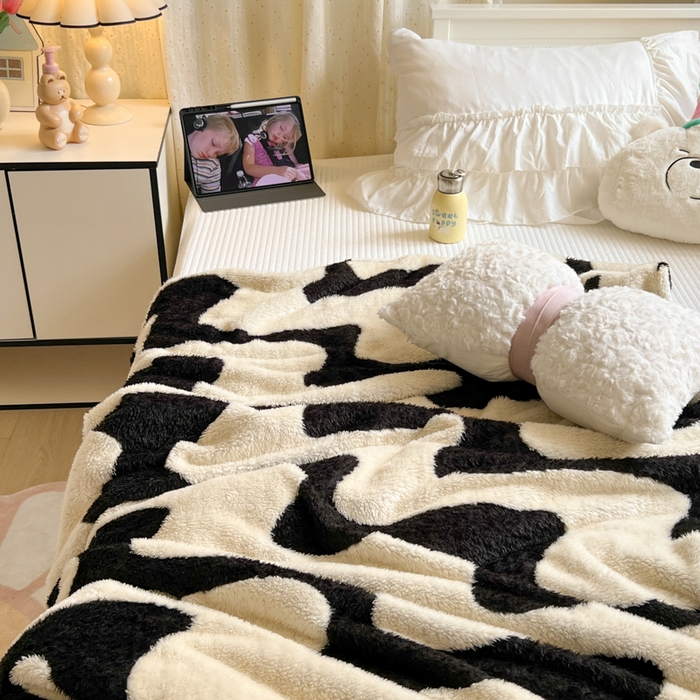 91家纺网 家纺一手货源 找家纺 妖妖家纺 2025新款高克重阳离子羊羔绒保暖双面毛毯 漾花拾波