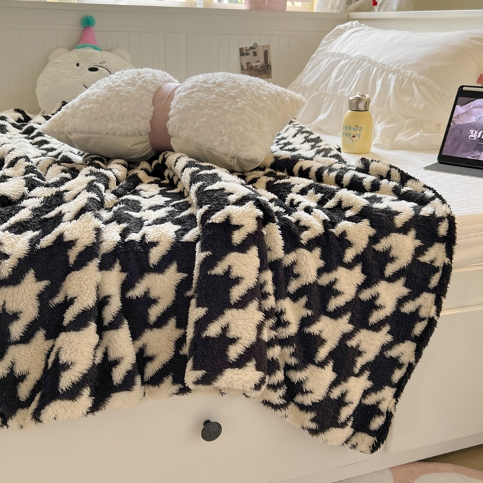 91家纺网 家纺一手货源 找家纺 妖妖家纺 2025新款高克重阳离子羊羔绒保暖双面毛毯 千鸟絮语