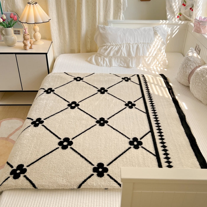 91家纺网 家纺一手货源 找家纺 妖妖家纺 2025新款高克重阳离子羊羔绒保暖双面毛毯 抬花拾趣