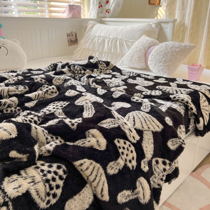 91家纺网 家纺一手货源 找家纺 妖妖家纺 2025新款高克重阳离子羊羔绒保暖双面毛毯 蘑间雪绒