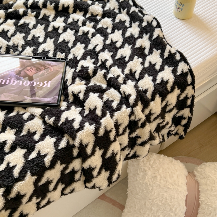 91家纺网 家纺一手货源 找家纺 妖妖家纺 2025新款高克重阳离子羊羔绒保暖双面毛毯 千鸟絮语