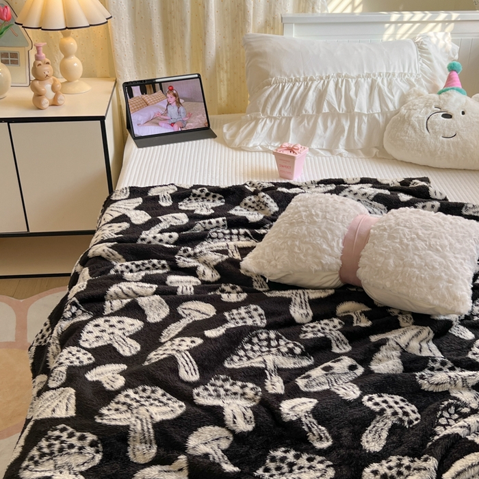 91家纺网 家纺一手货源 找家纺 妖妖家纺 2025新款高克重阳离子羊羔绒保暖双面毛毯 蘑间雪绒