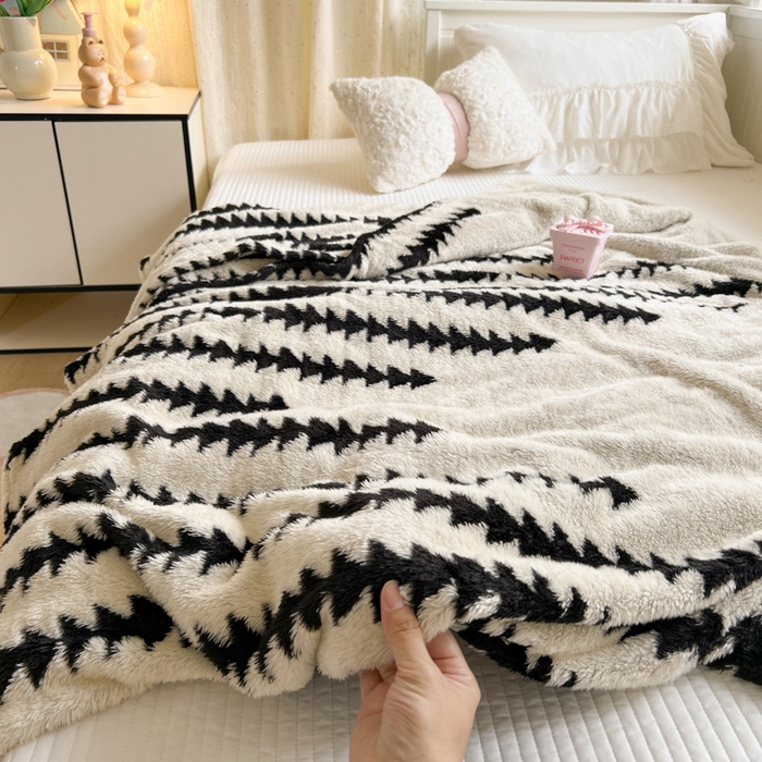 91家纺网 家纺一手货源 找家纺 妖妖家纺 2025新款高克重阳离子羊羔绒保暖双面毛毯 棱间享光