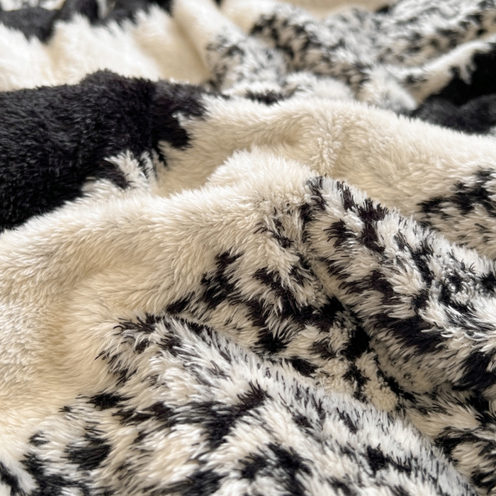 91家纺网 家纺一手货源 找家纺 妖妖家纺 2025新款高克重阳离子羊羔绒保暖双面毛毯 素纹吟风