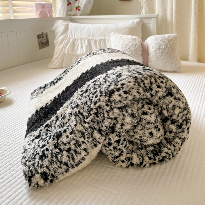 91家纺网 家纺一手货源 找家纺 妖妖家纺 2025新款高克重阳离子羊羔绒保暖双面毛毯 素纹吟风