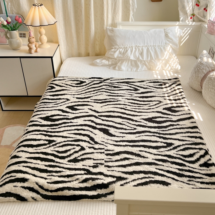 91家纺网 家纺一手货源 找家纺 妖妖家纺 2025新款高克重阳离子羊羔绒保暖双面毛毯 云斑映素