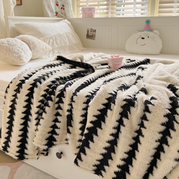 91家纺网 家纺一手货源 找家纺 妖妖家纺 2025新款高克重阳离子羊羔绒保暖双面毛毯 棱间享光