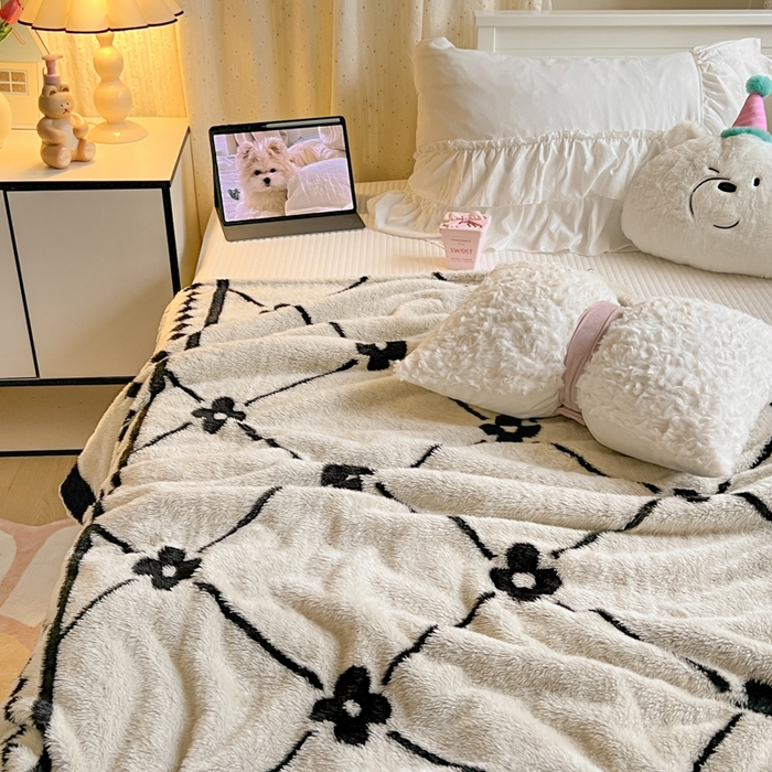 91家纺网 家纺一手货源 找家纺 妖妖家纺 2025新款高克重阳离子羊羔绒保暖双面毛毯 抬花拾趣