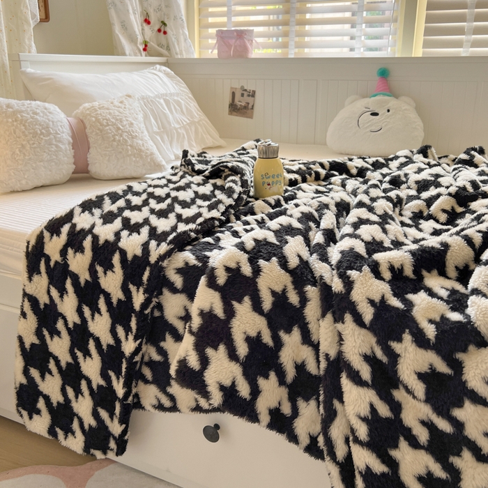 91家纺网 家纺一手货源 找家纺 妖妖家纺 2025新款高克重阳离子羊羔绒保暖双面毛毯 千鸟絮语