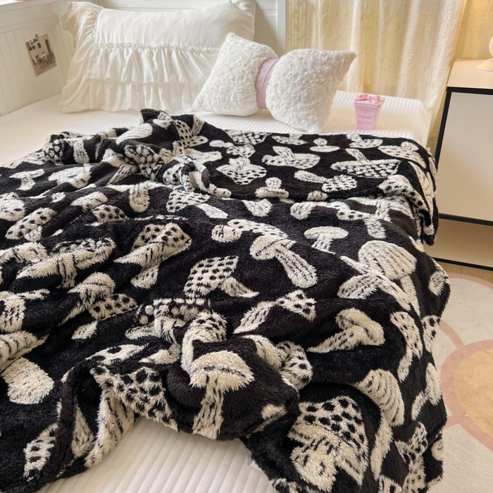 91家纺网 家纺一手货源 找家纺 妖妖家纺 2025新款高克重阳离子羊羔绒保暖双面毛毯 蘑间雪绒