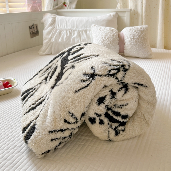 91家纺网 家纺一手货源 找家纺 妖妖家纺 2025新款高克重阳离子羊羔绒保暖双面毛毯 蕊间织梦