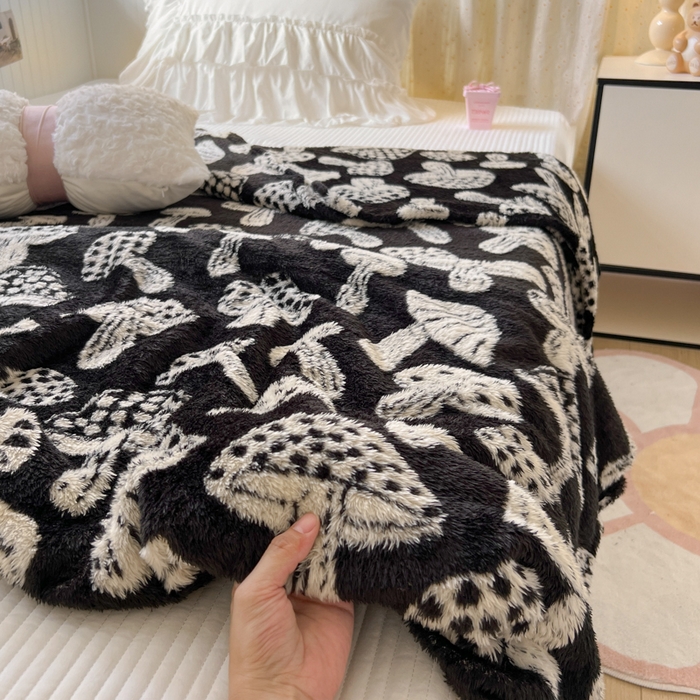 91家纺网 家纺一手货源 找家纺 妖妖家纺 2025新款高克重阳离子羊羔绒保暖双面毛毯 蘑间雪绒