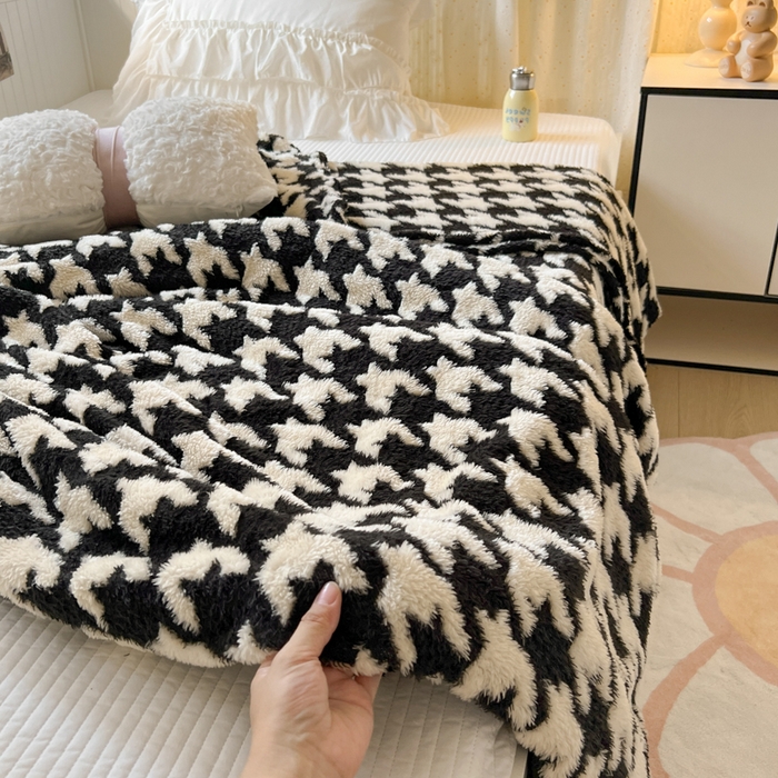 91家纺网 家纺一手货源 找家纺 妖妖家纺 2025新款高克重阳离子羊羔绒保暖双面毛毯 千鸟絮语