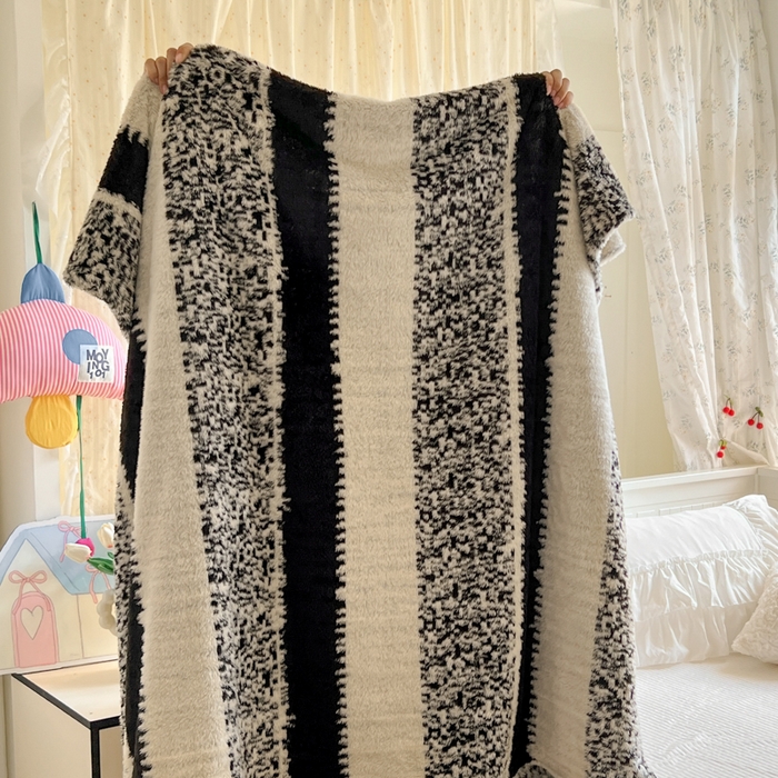 91家纺网 家纺一手货源 找家纺 妖妖家纺 2025新款高克重阳离子羊羔绒保暖双面毛毯 素纹吟风