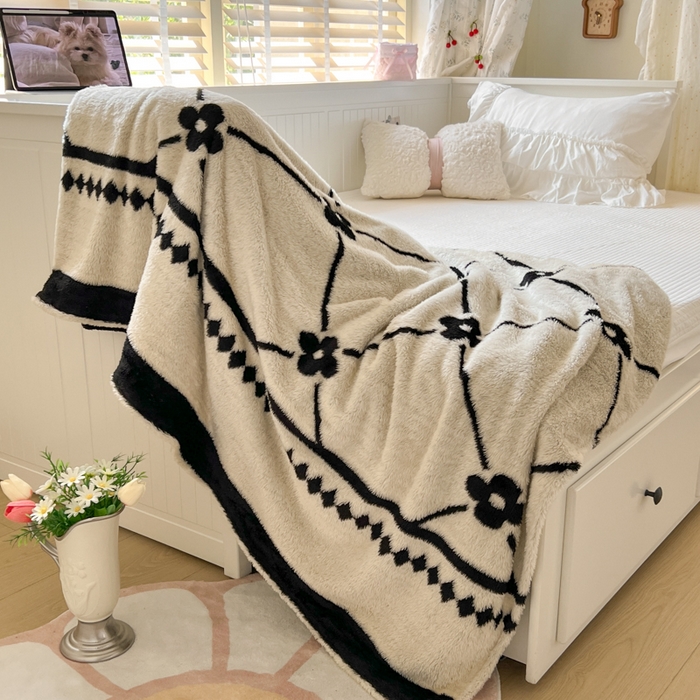 妖妖家纺 2025新款高克重阳离子羊羔绒保暖双面毛毯 抬花拾趣