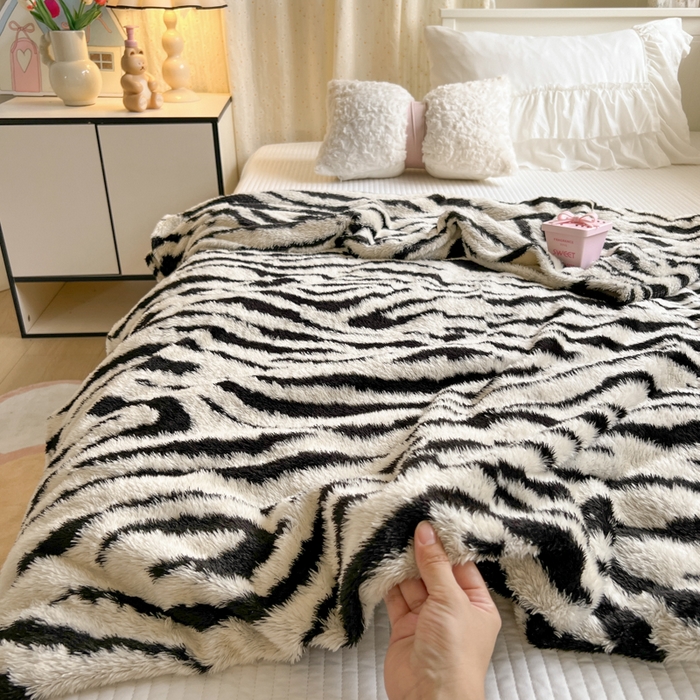 91家纺网 家纺一手货源 找家纺 妖妖家纺 2025新款高克重阳离子羊羔绒保暖双面毛毯 云斑映素