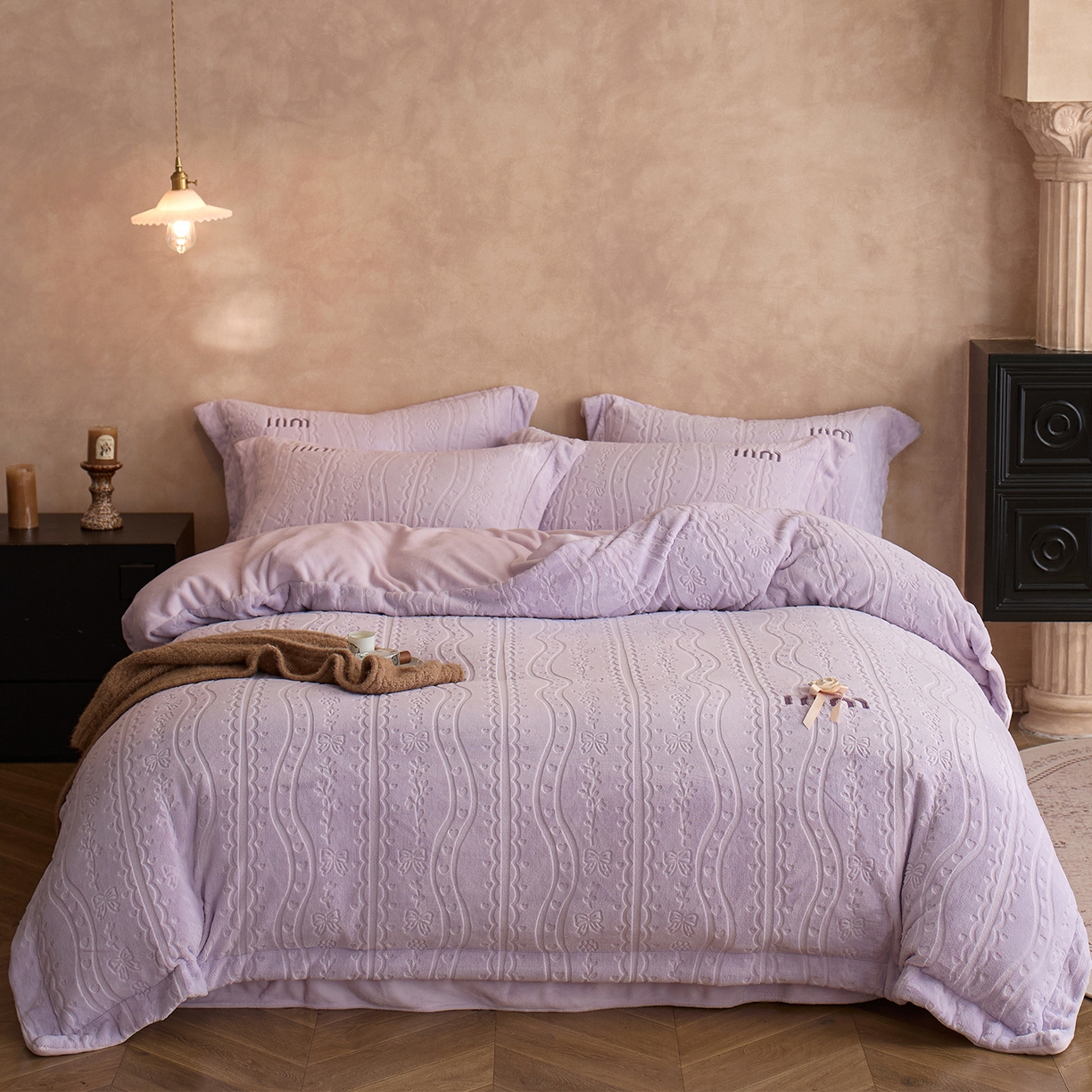 91家纺网 家纺一手货源 找家纺 （总）卡初家居（原微来） 2025新款秋冬亲肤雕花绒绣花四件套-云柔系列（提供买家秀）