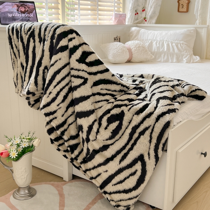 91家纺网 家纺一手货源 找家纺 妖妖家纺 2025新款高克重阳离子羊羔绒保暖双面毛毯 云斑映素