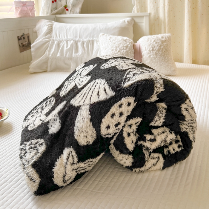 91家纺网 家纺一手货源 找家纺 妖妖家纺 2025新款高克重阳离子羊羔绒保暖双面毛毯 蘑间雪绒