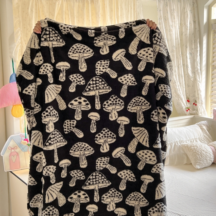 91家纺网 家纺一手货源 找家纺 妖妖家纺 2025新款高克重阳离子羊羔绒保暖双面毛毯 蘑间雪绒