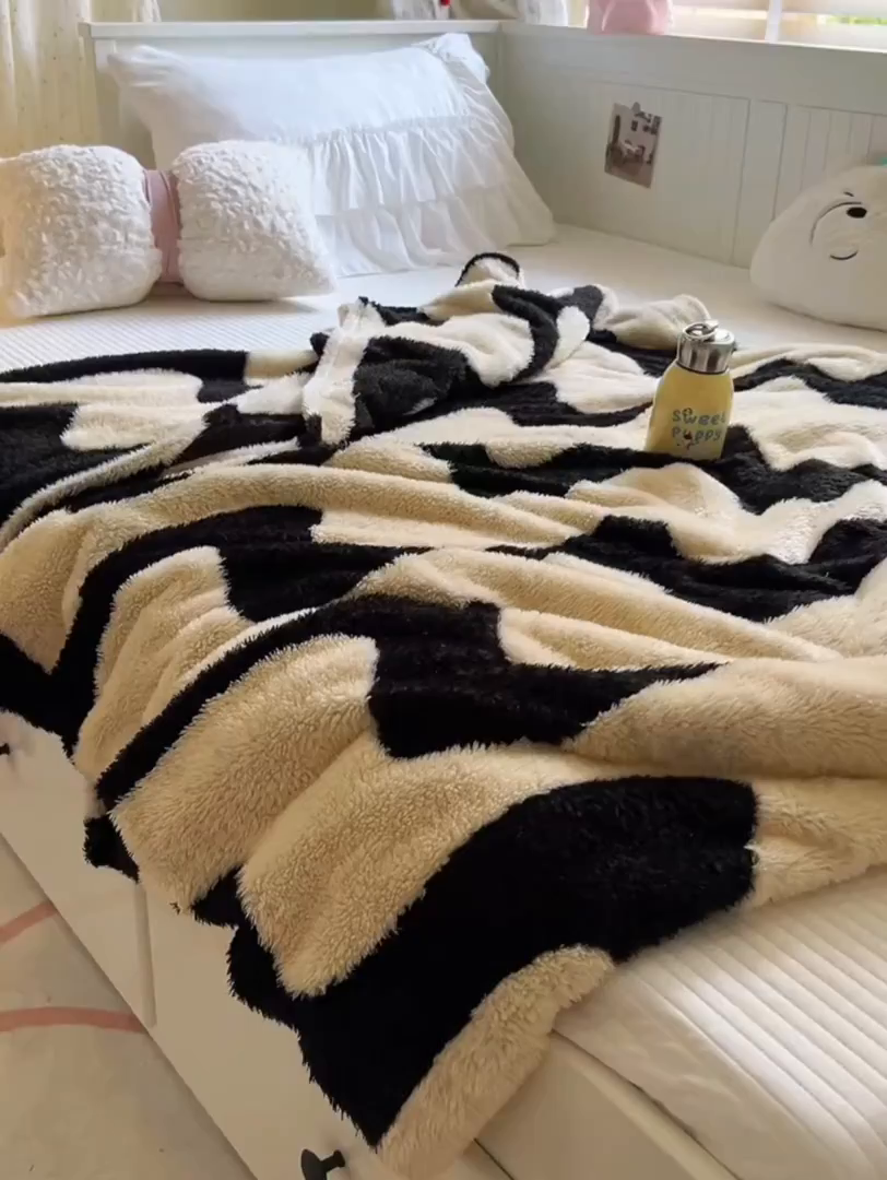 91家纺网 家纺一手货源 找家纺 妖妖家纺 2025新款高克重阳离子羊羔绒保暖双面毛毯 漾花拾波