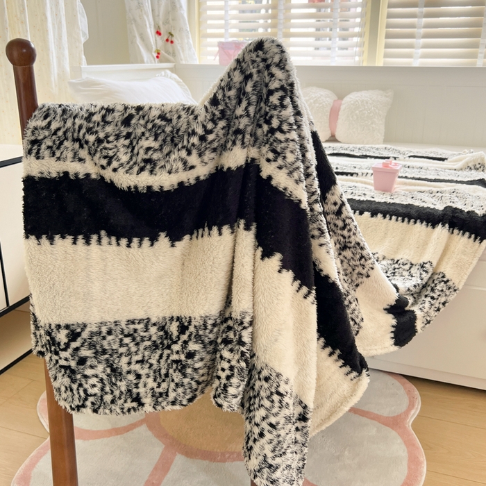 91家纺网 家纺一手货源 找家纺 妖妖家纺 2025新款高克重阳离子羊羔绒保暖双面毛毯 素纹吟风