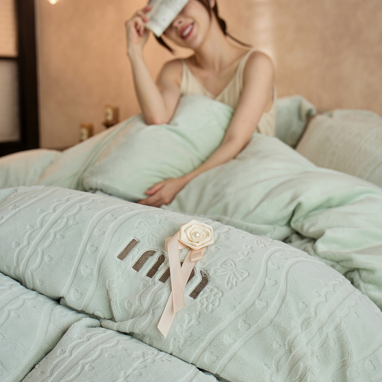 91家纺网 家纺一手货源 找家纺 卡初家居（原微来） 2025新款秋冬亲肤雕花绒绣花四件套-云柔系列（提供买家秀） 云柔-青柠绿