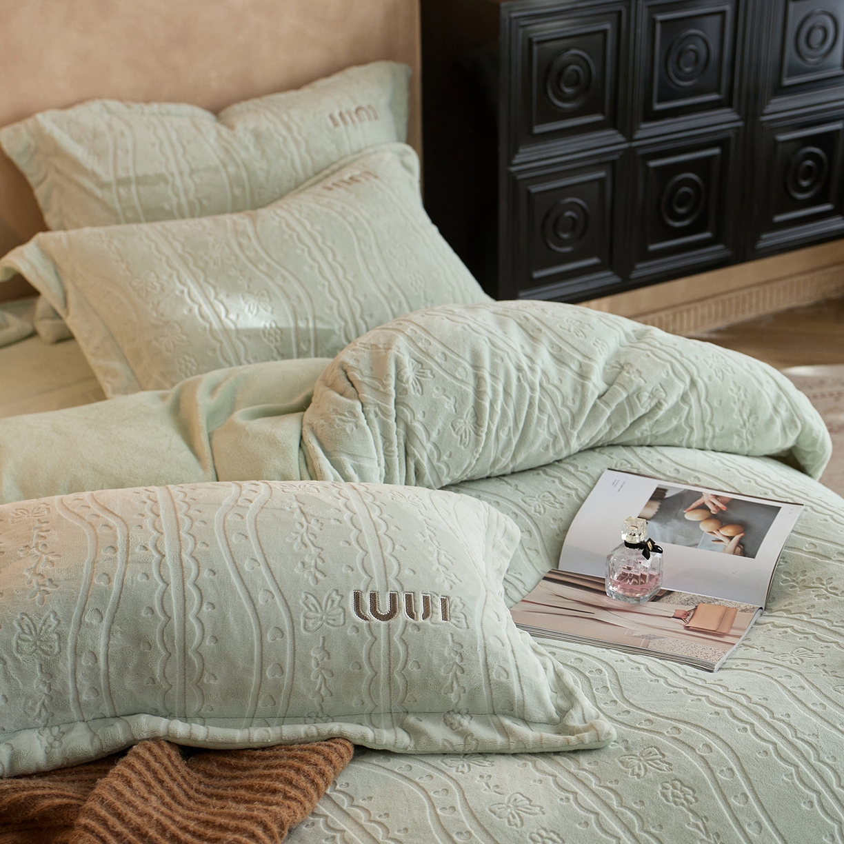 91家纺网 家纺一手货源 找家纺 卡初家居（原微来） 2025新款秋冬亲肤雕花绒绣花四件套-云柔系列（提供买家秀） 云柔-青柠绿
