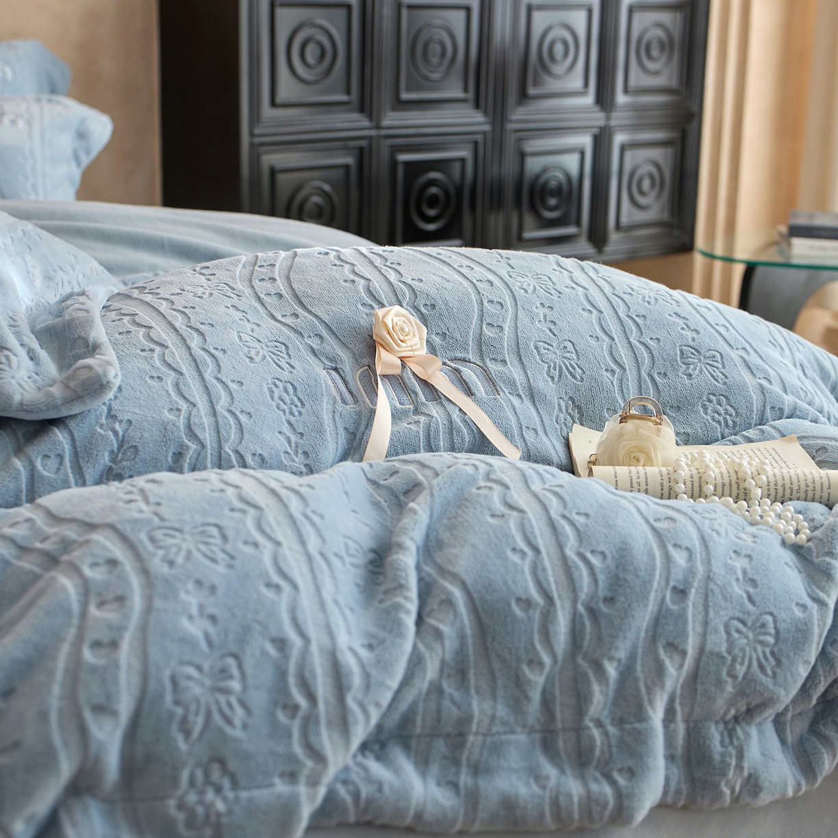 91家纺网 家纺一手货源 找家纺 卡初家居（原微来） 2025新款秋冬亲肤雕花绒绣花四件套-云柔系列（提供买家秀） 云柔-天空蓝