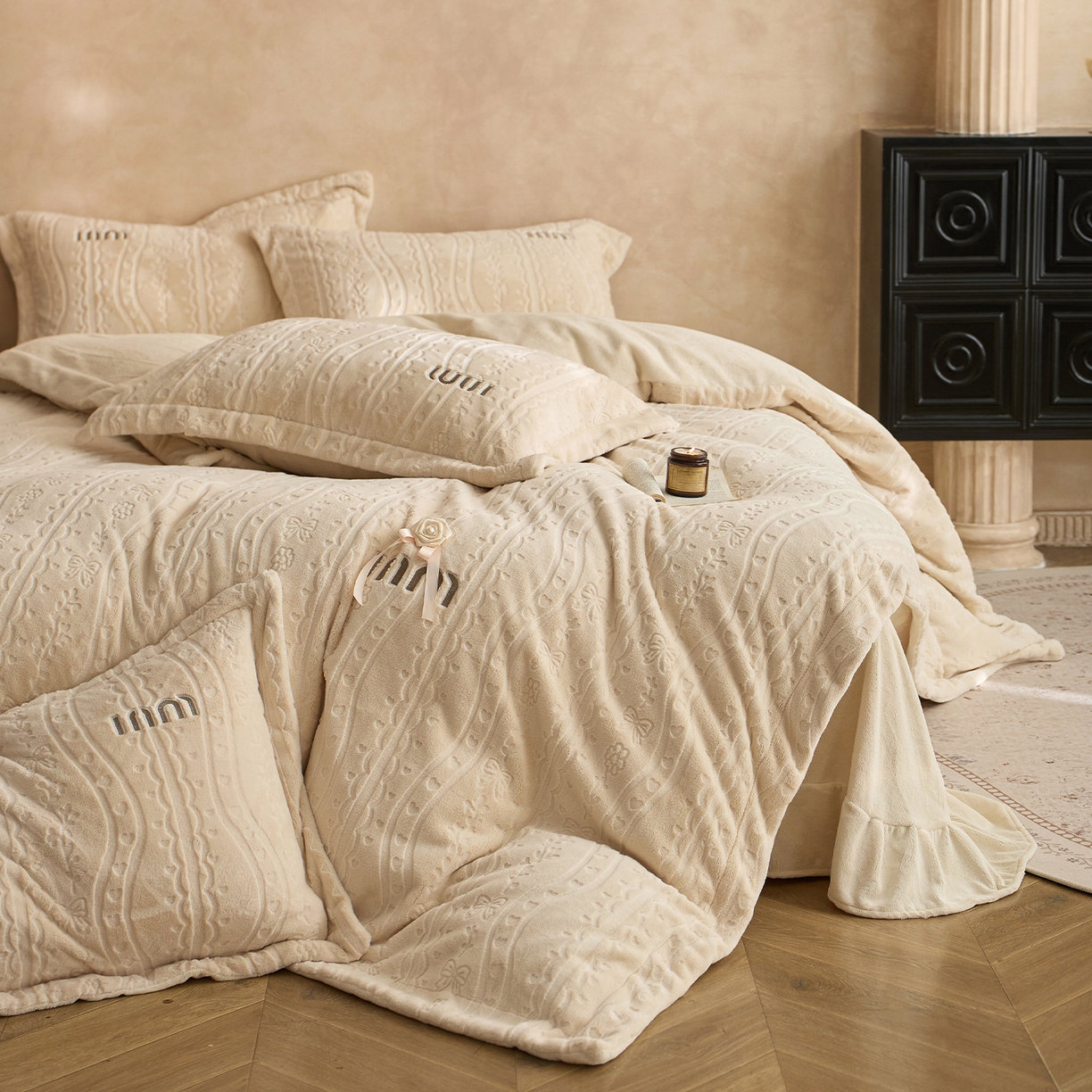 91家纺网 家纺一手货源 找家纺 卡初家居（原微来） 2025新款秋冬亲肤雕花绒绣花四件套-云柔系列（提供买家秀） 云柔-香槟米