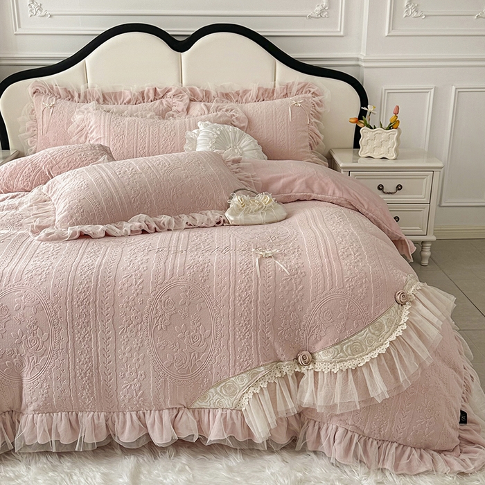 91家纺网 家纺一手货源 找家纺 （总）金绣美居 2025新款加厚雕花牛奶绒四件套-蝶花园