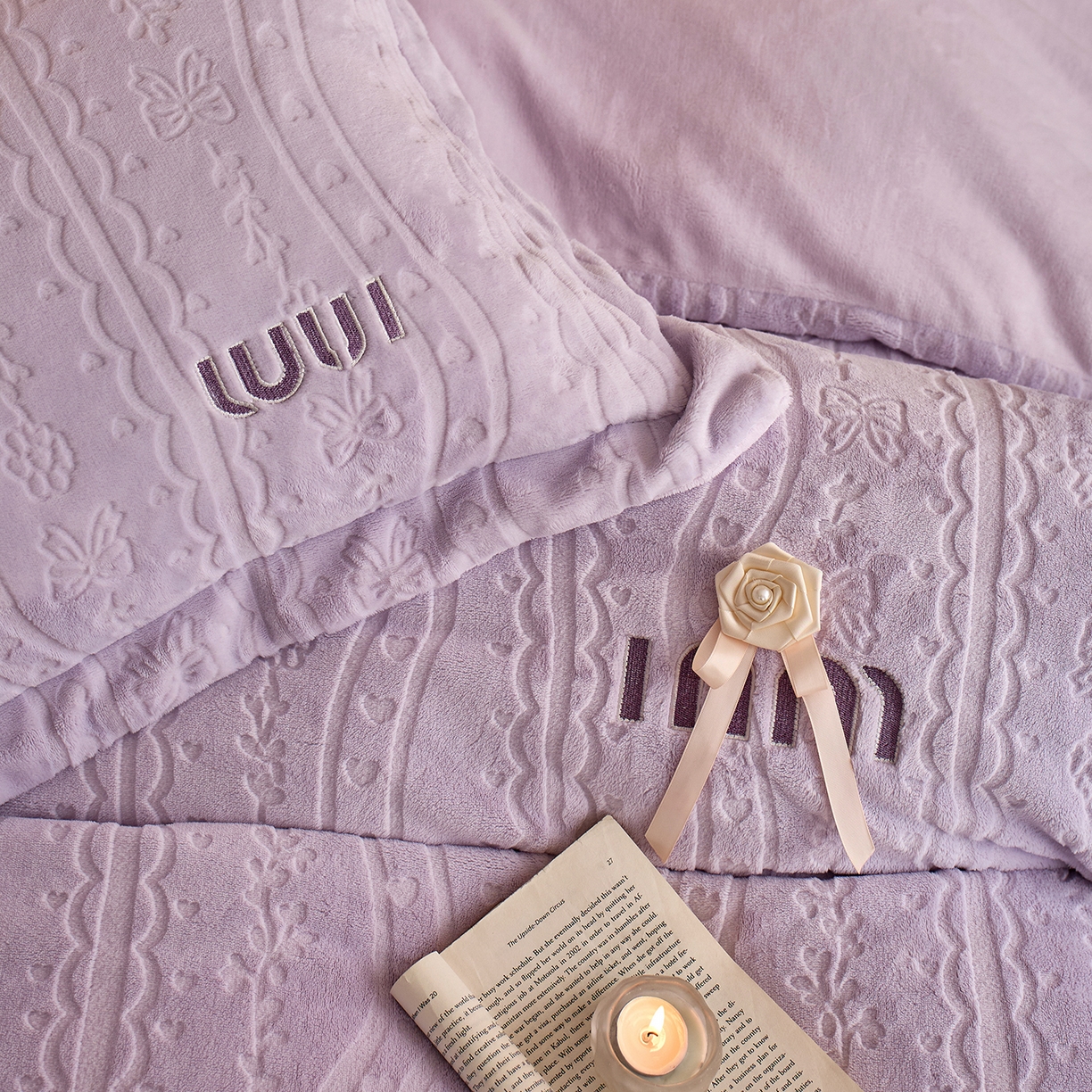 91家纺网 家纺一手货源 找家纺 卡初家居（原微来） 2025新款秋冬亲肤雕花绒绣花四件套-云柔系列（提供买家秀） 云柔-香芋紫