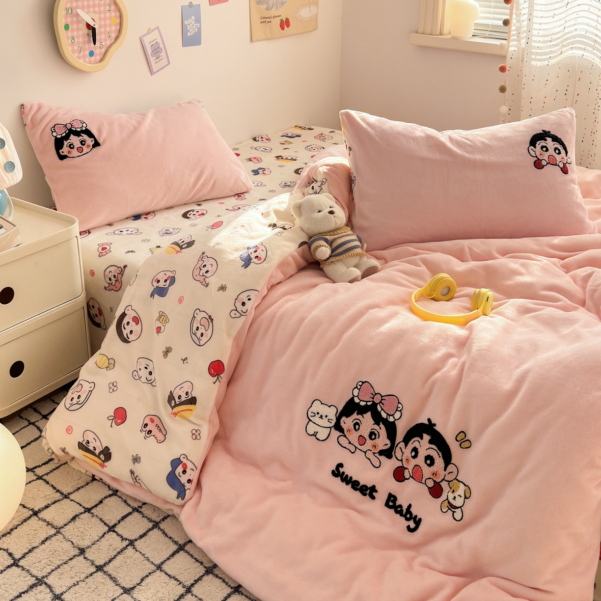 91家纺网 家纺一手货源 找家纺 三元色 2025新款牛奶绒绣花毛巾绣四件套 牛奶绒好伙伴