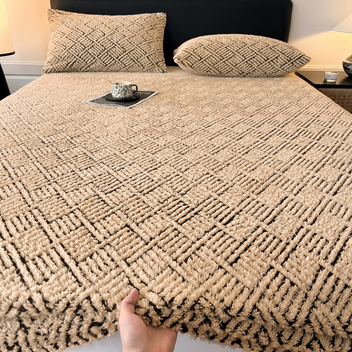 91家纺网 家纺一手货源 找家纺 欧邦 2025新款提花暖阳舒棉绒单床笠-梦境 梦境-米驼