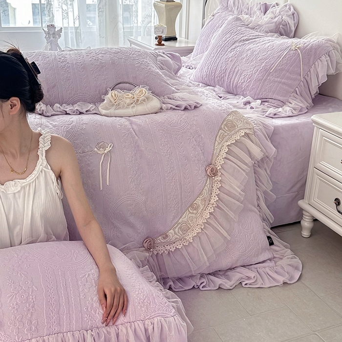 91家纺网 家纺一手货源 找家纺 （总）金绣美居 2025新款加厚雕花牛奶绒四件套-蝶花园